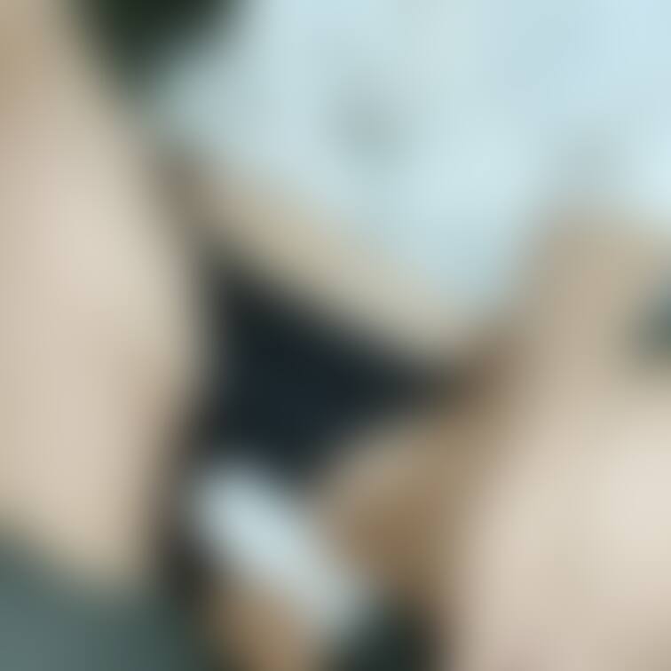 生理の時に我慢できなくなった時は下着の上から電マです❤️
タンポン挿れてても下着にシミができちゃってます🙈