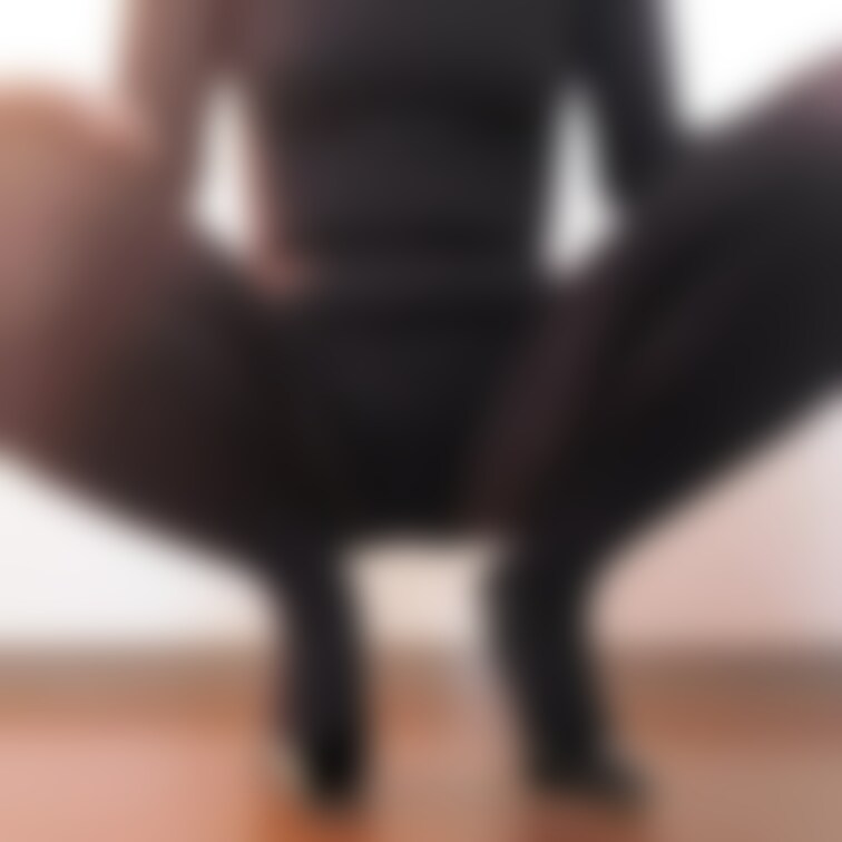 タイツにヒートテック
ぬくぬく着込んでもこもこ

真っ黒スタイルから
脱衣でおっぱいポ○○○😁