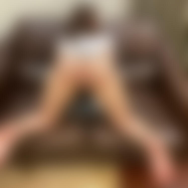 バックで自分で開いてる写真です!
モザイク無いのを見たけどすっごい濡れてて恥ずかしかった!笑