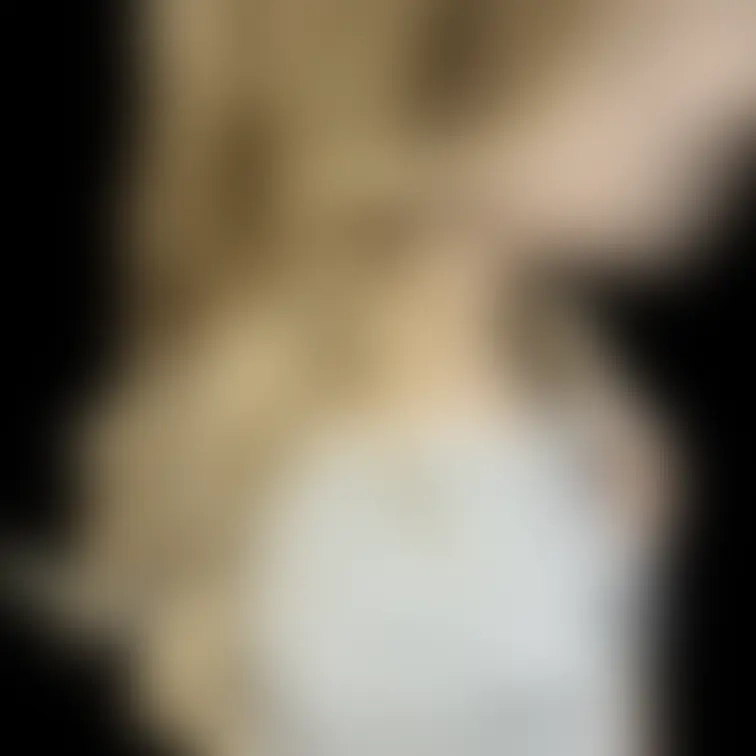 美人でエロい人、髪もエロい🥰
