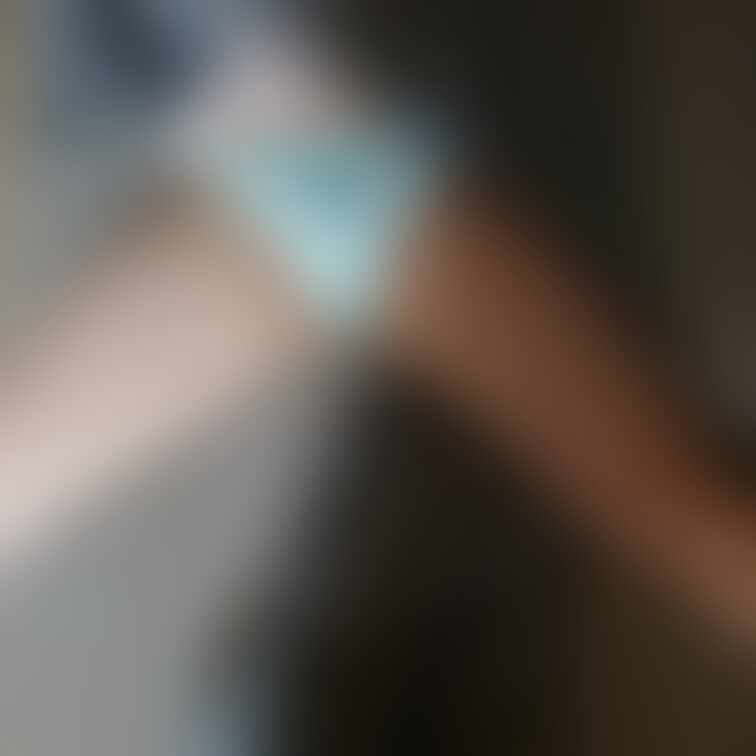 ソファ寝落ち(´・ω・`)脚開きすぎて恥ずかしい