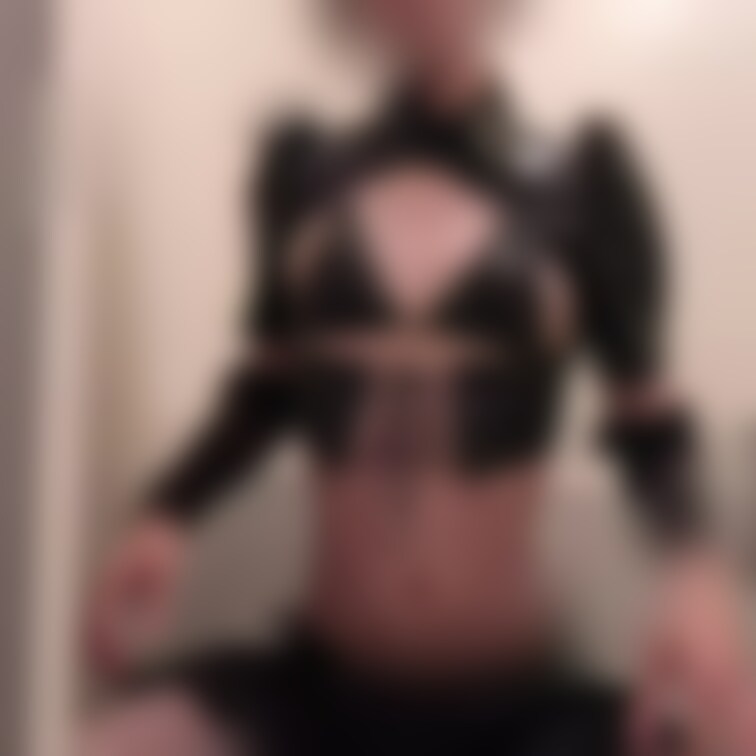 乳首触って腰がヒクヒクしてるバニー男の子