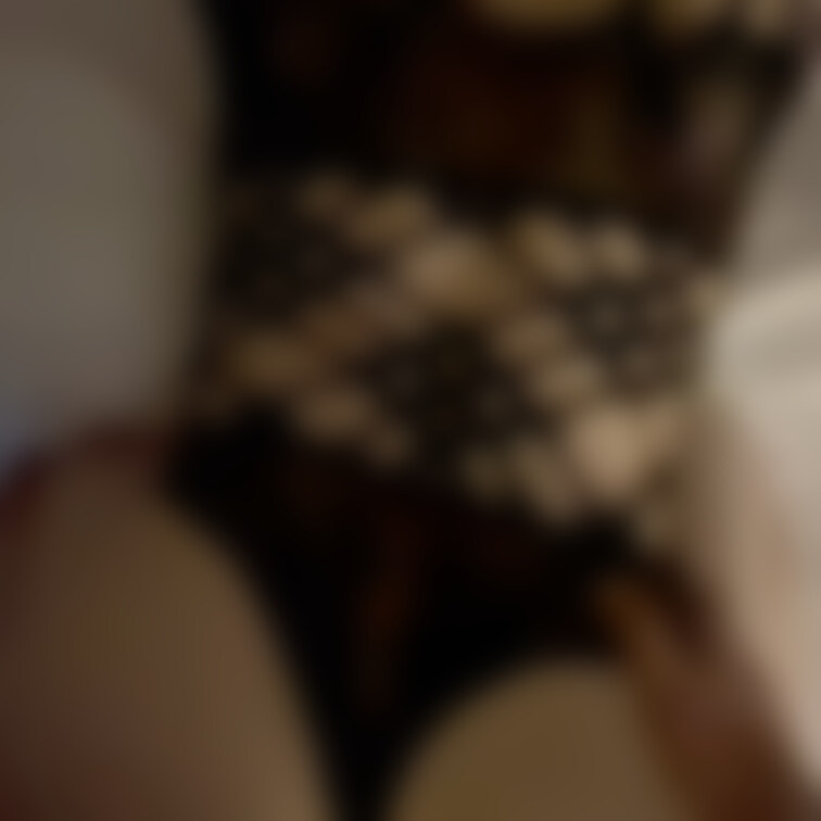 サイズよりもやっぱり硬さが重要かなと。
後ろからって凄く気持ちよくて、どうしても声出ちゃいます。