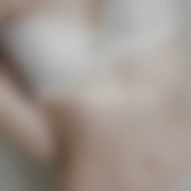 プレゼントてくれた白い下着を着てみました🎁
似合う🥺？