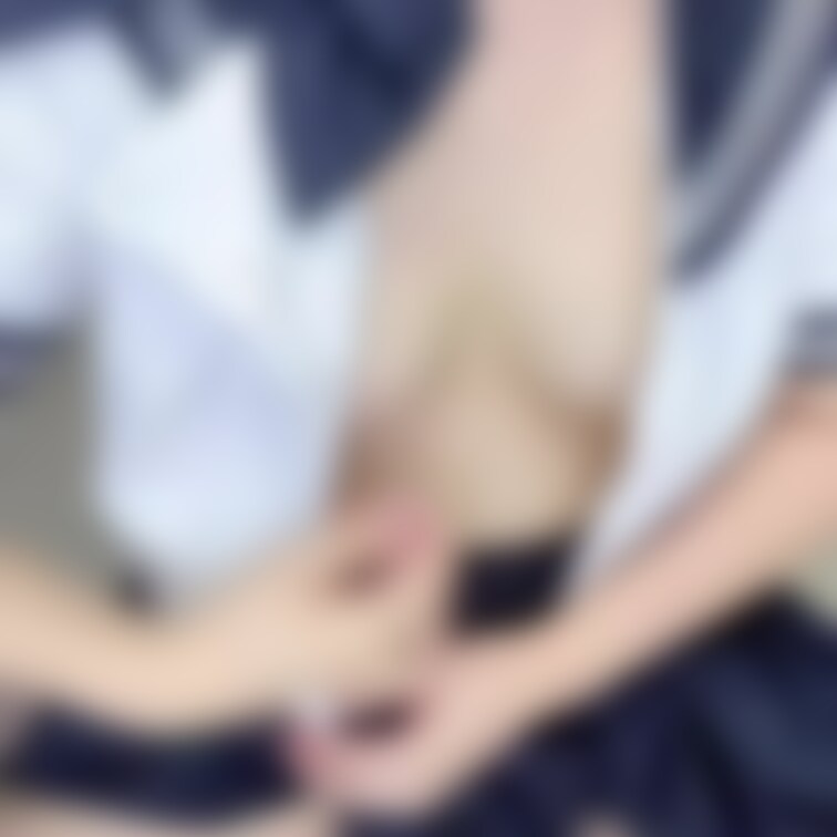 えっちな女子○生が服をはだけさせながら、ディルドで騎乗位の練習🫣



入れてるの気持ちよくてつい喘いじゃった…