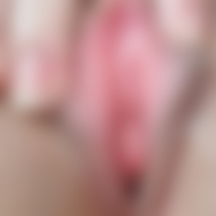 女子◯生のパイパンくぱぁ処女まんこです。

男の肉棒を咥えたことがない処女の綺麗なピンクの膣内を堪能してください