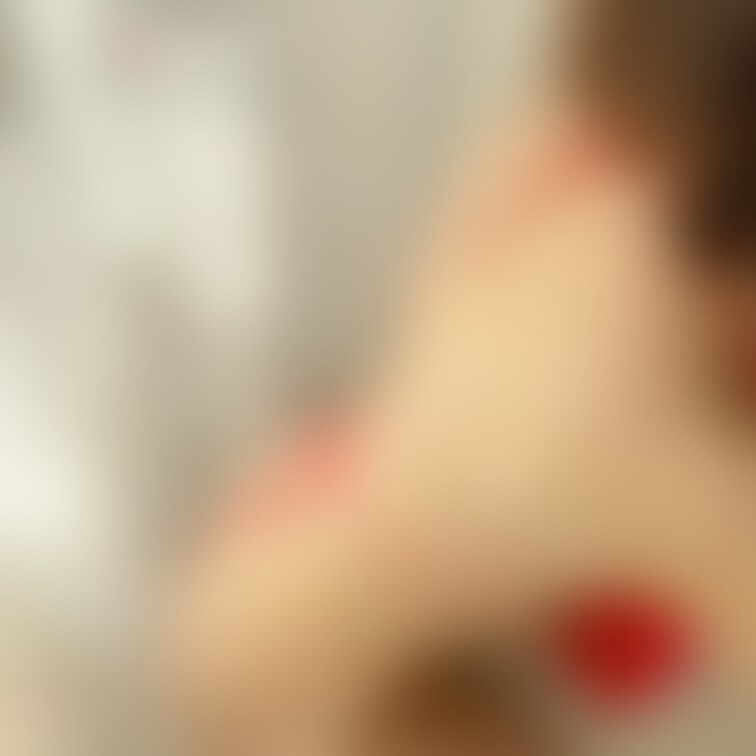 お気に入りの赤リボン𓂃🎀𓈒𓏸
どの角度から撮っても可愛いしえっち！笑