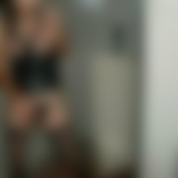 ○○○の2012年8月の写真です。
若いセフレに呼び出されて、公衆トイレで撮影されて興奮していたらしいです😉✨