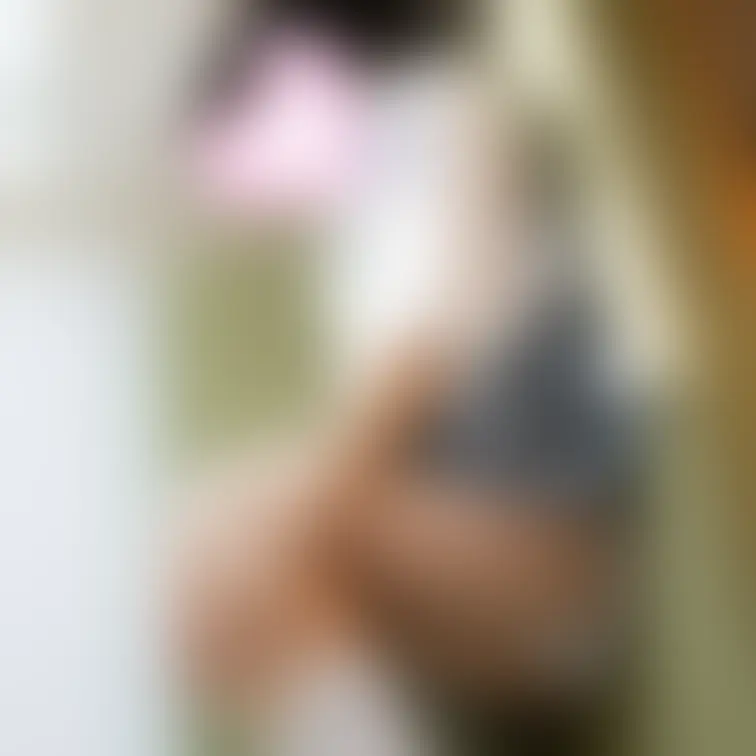 MyFansのえちえちプラン加入者限定で8/8(金)19時に恥ずかしいけど
制服姿のままベッドの上で大きな電マを使って