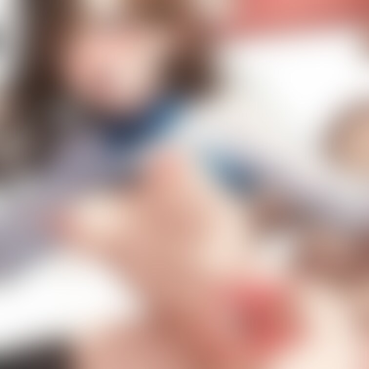 中出しされてアヘ顔で潮吹きするニーハイソックス美女