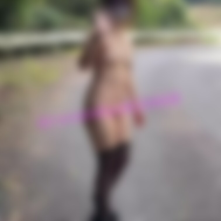 《山で散歩》
山で全裸散歩した動画です😊

ゆきの一言
この日はこの場所で車に服を置いたまま撮影中以外も合わせる