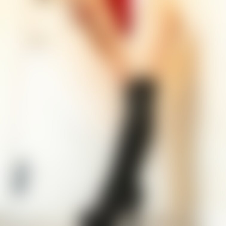 スタイル良くないから恥ずかしいけどサンタコスプレしてみたよ🥰この格好でみんなにクリスマスプレゼント渡しに行くね❤️❤️🧑