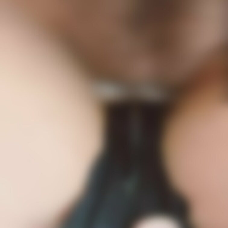 お風呂前にパンティー脱がせてあげたら…😳💕何やらビョーンと…😍