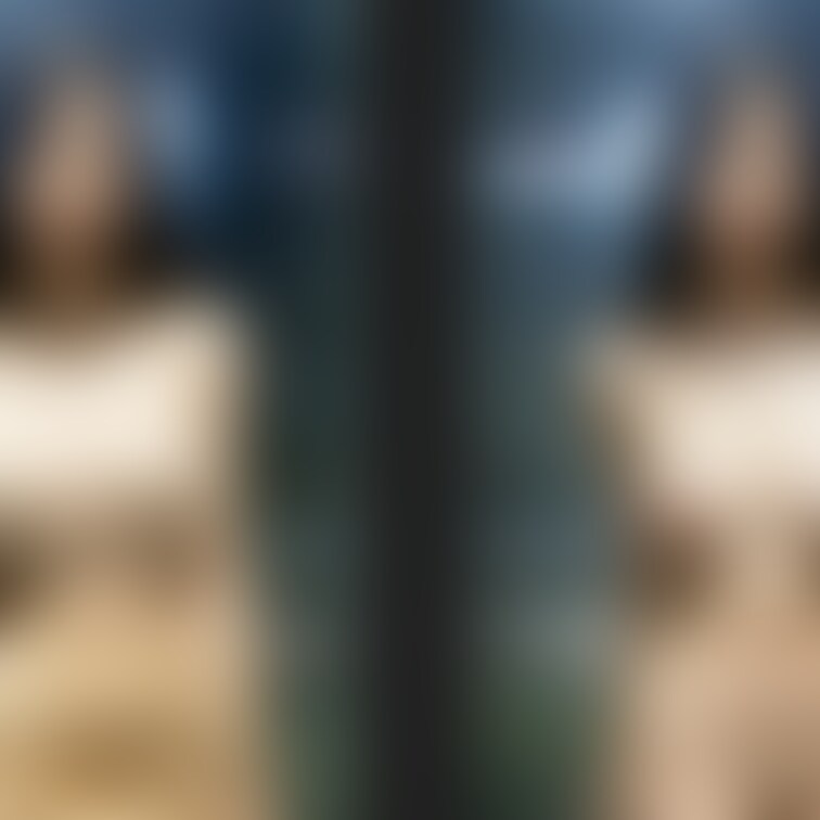 着衣と脱衣を並べた画像です。画像№97