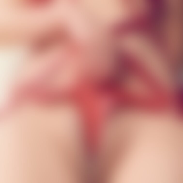 ほぼ紐なランジェリー❤️‍🔥食い込ませて、下から… ズラして上から… 撮ってみました🫣💦陰毛・乳首ありの薄ﾓｻﾞ
