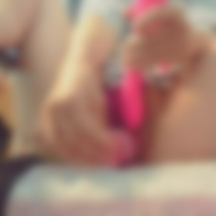 普通の主婦の昼下がりの一人エッチの様子🍑後編

#人妻　#オナニー
