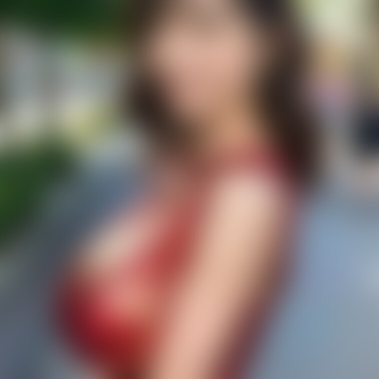 久しぶりに光沢系のドレスを作ってみました。 チャイナドレスをベースにしてみたものの実際は、 少し外れたイメージです。