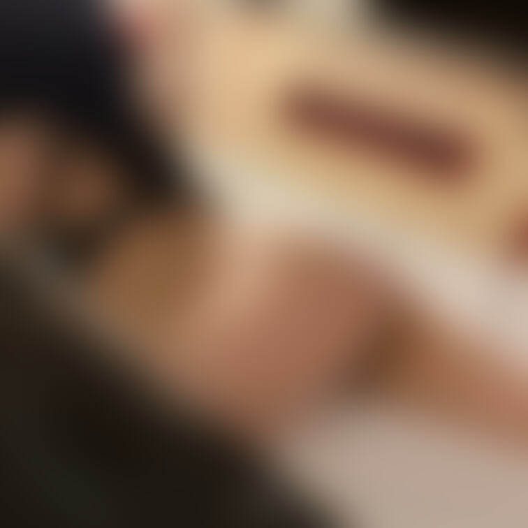 いつもよりかなり露出度が高い下着姿だけの写真です♡「ちちちゃんと事後」がテーマ🤭💖