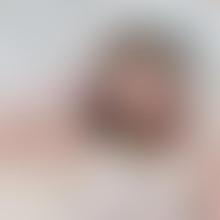 この写真は今朝のショットだ。

愛妻の気持ちを察しつつ世界で一番愛する女を他人へ委ねようとする大人の遊びが始まろうとして