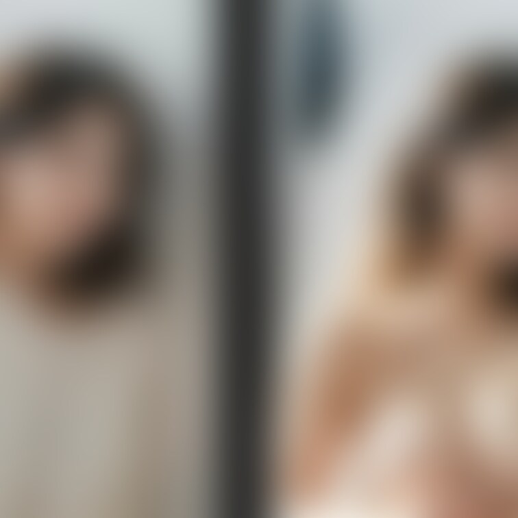 着衣と脱衣を並べた画像です。画像№560