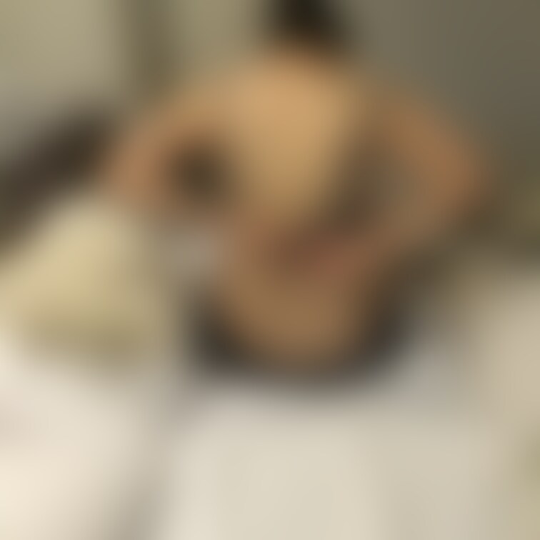 「【季節外れの鏡餅尻】とんでもない爆尻保有者のアラサー人妻とデカ尻堪能SEX」ですが、まさか服を脱ぐ前はこんな爆尻とは夢