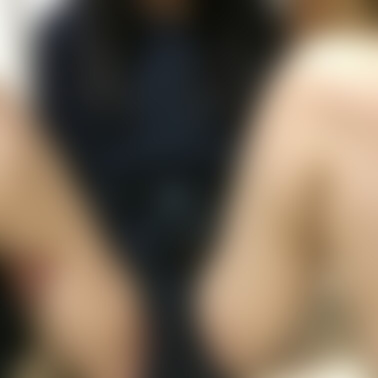 ちょっとえっちなポーズの妻の彩華