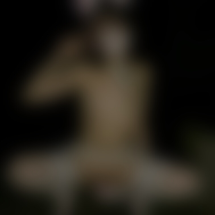 Xの続きです🧡 キツネコスプレでアナルプラグ尻尾挿れて公園露出お散歩😖🧡知らないおじさん達が見てる前でおしっこお漏らしし