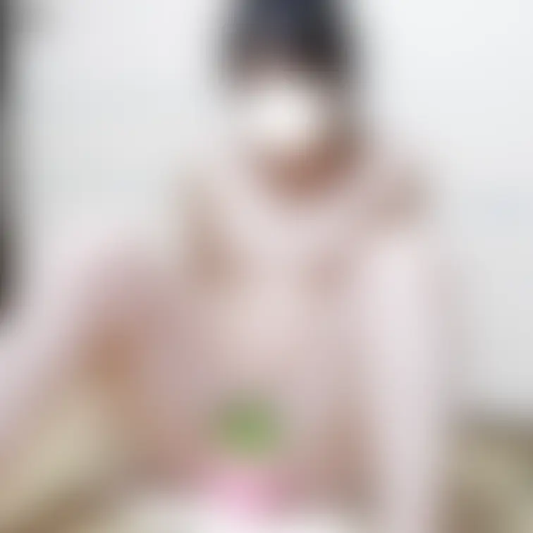弥生の全裸パーティー兼公開撮影での一枚。いろんなものでアソコを隠してみました。見えてるかも。
セクシーアイドル虎の