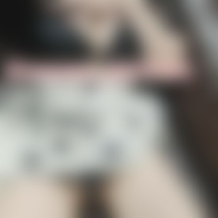 可愛い下着も好きだけど、黒い下着を身につけるとえっちな気持ちになっちゃいます(/ω\*)