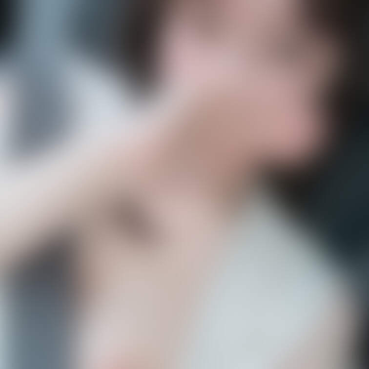 車の中で露出🫣💦
意外と気づかれない😳