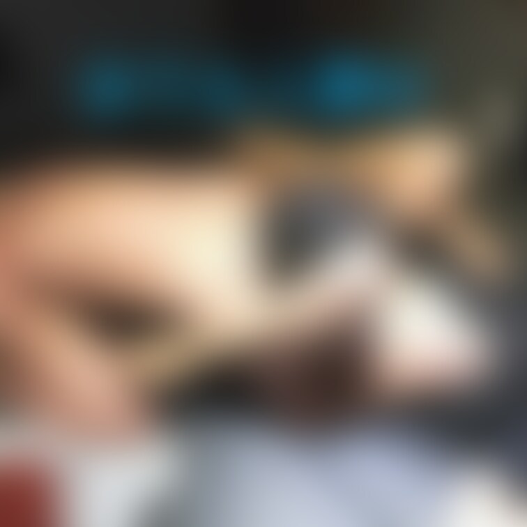 おっぱいだけでなくおまんこも舐められてしまいます。
写真をめくるごとに服が捲り上がってますが、舐められて気持ち良くて興