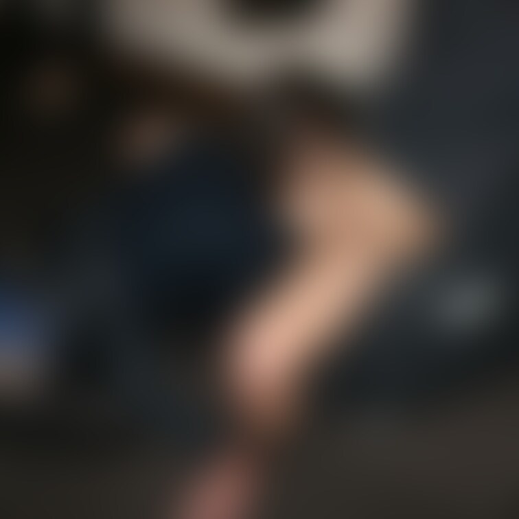 妻と単独男性3人とエロ遊びした時のです🥰
みんな見てる前でお尻を晒しながらフェラに没頭している妻です🥰