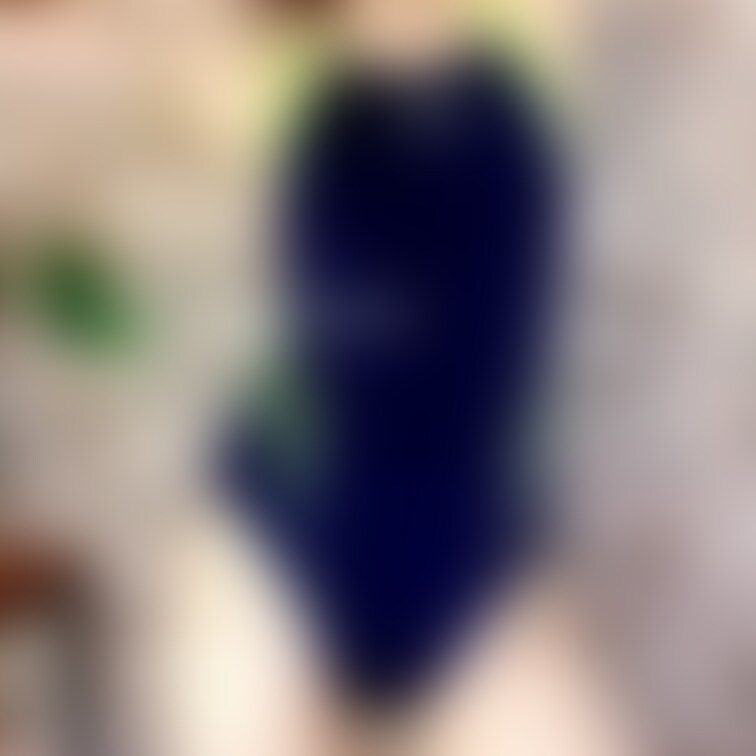 明日ジムのプールで泳ごうと思って試しに競泳用水着を着てみました。
似合うかな？？
2枚目は後ろ姿、3枚目はちょっと食