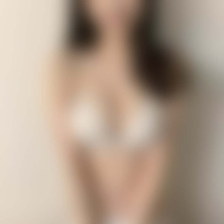 ちょっと透けちゃった🫣💓
普通のビキニも可愛いから好きなんだよね🫶🏻
みんなは好き❓🧐