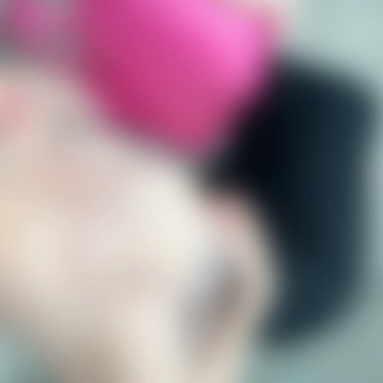 ベンチに座って乳首ぽろん❣️

ちょいちょい人が通りかかっていたので、誰か1人には見られてたかもしれない…(〃ω〃)