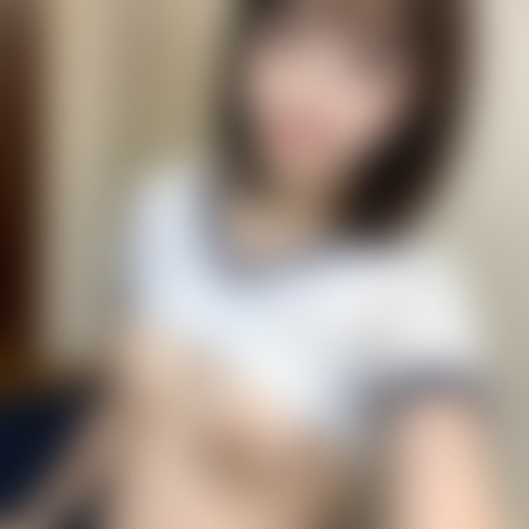 ○○○/大学生/161cm/53kg/Cカップ 
丸メガネが似合う女の子。経験人数は2人。経験が少ない様ですが、感度良