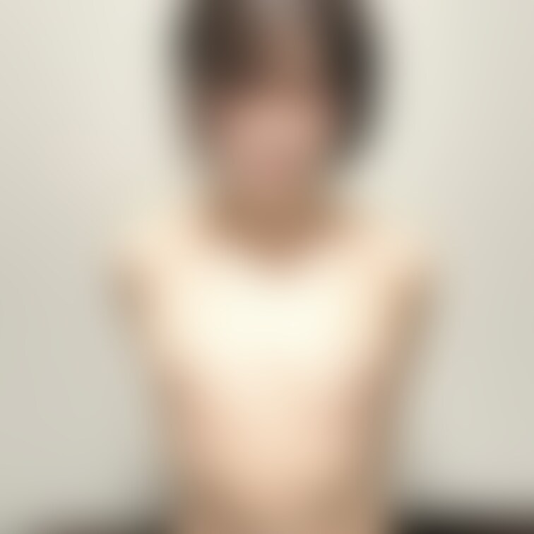 夜はムラムラしませんか？
私は夜は全裸で寝てます(笑)

変態ですかね🥲

今日も皆さんお疲れ様です🌸