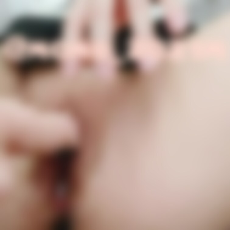 ⑥ディルドとぴんくろーたーでイくまでおなにーしてます(〃ω〃)
おかずに使って、一緒に気持ちよくなってくれたら嬉しいで