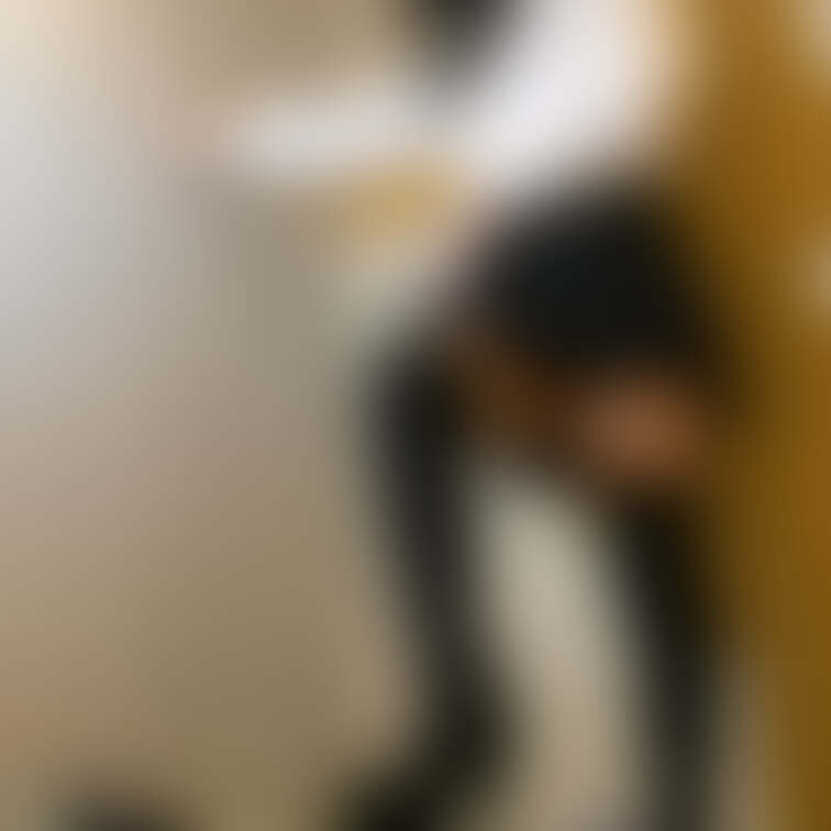 👩🏻「ヒールで跡つけちゃお〜♡」