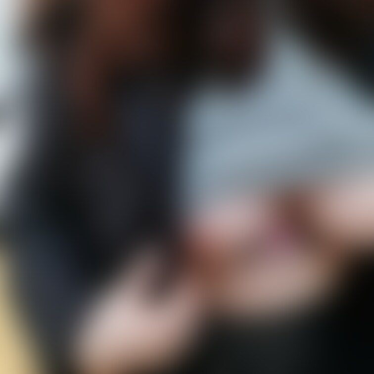 ドライブ途中SAで休憩
乳首が少しずつ尖りだす
男性が近くに来ると
乳首を晒してスリルを味わう