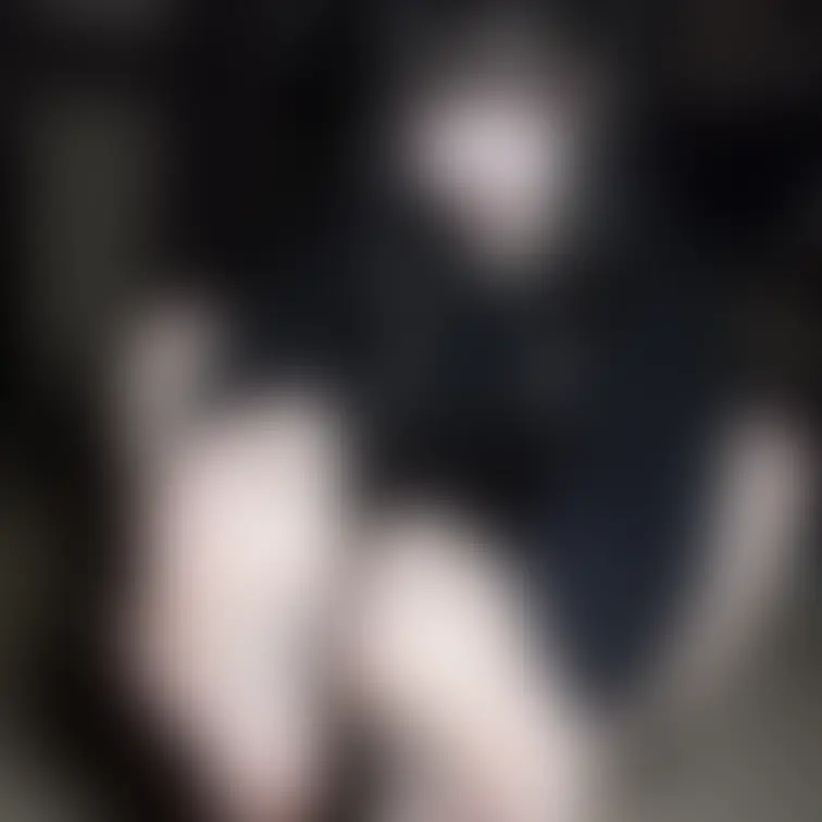 ほら、鼻にぴったりくっつけて？ 逃げないでよ〜？ 私の足裏の汗と垢の匂い、肺いっぱい吸い込んで…。ん？ もう頭クラクラし