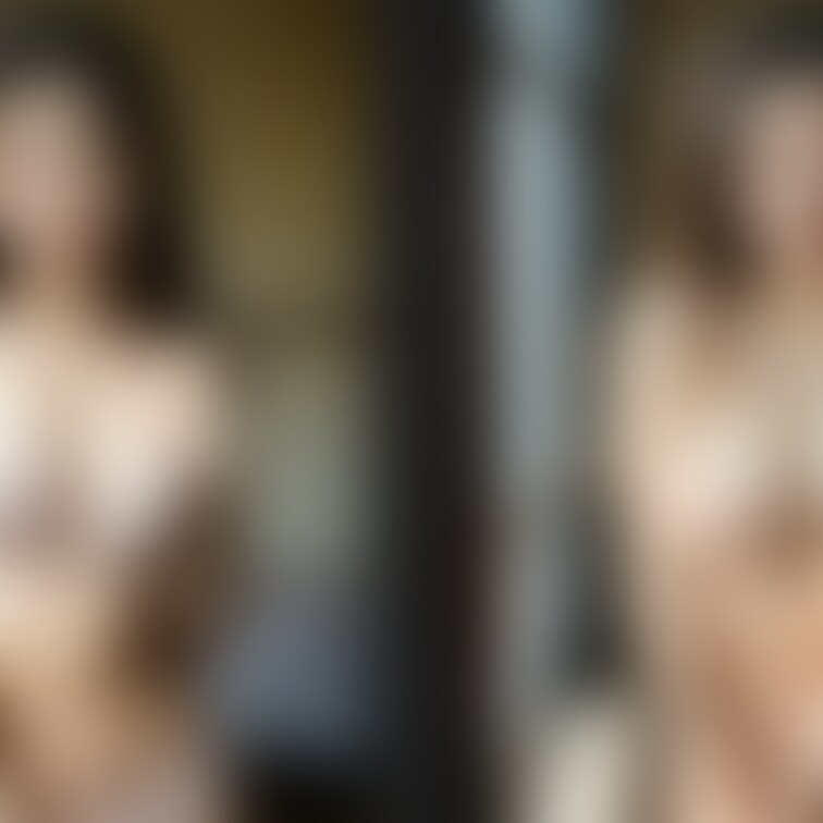 着衣と脱衣を並べた画像です。画像№258