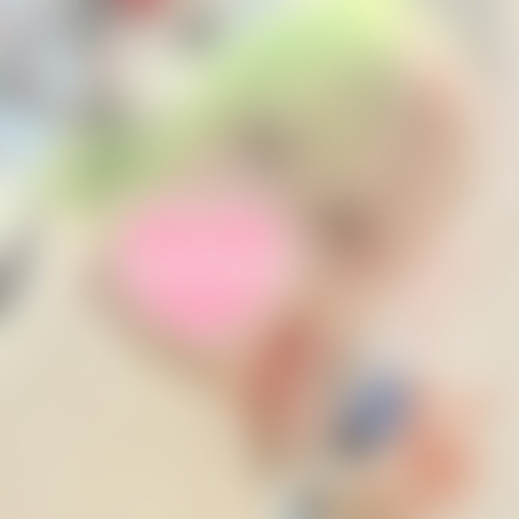 最近の自撮りをまとめました。
5枚目はキティちゃんとセッ久してる図です。