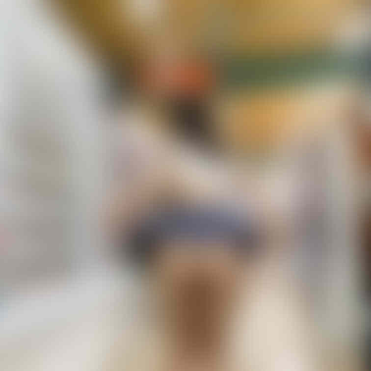 おしりちらり