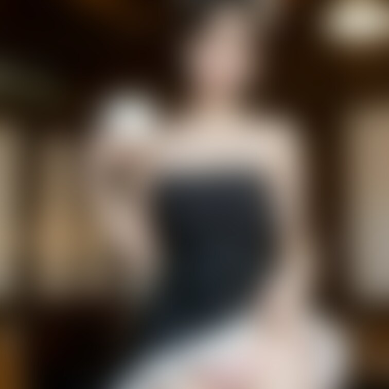 🖤キッチンの魅惑メイド 🍳
キッチンでフリル付きエプロンを身にまとったメイドが、シンプルかつ大胆な姿で優雅に佇む。クラ