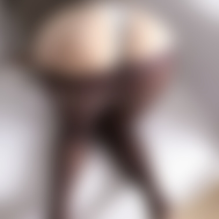 パンティぐいってずらして…
バックから激しくされたい願望💗
妄想しすぎちゃって…
夢でえっちしてた😆💕💕💕
こん