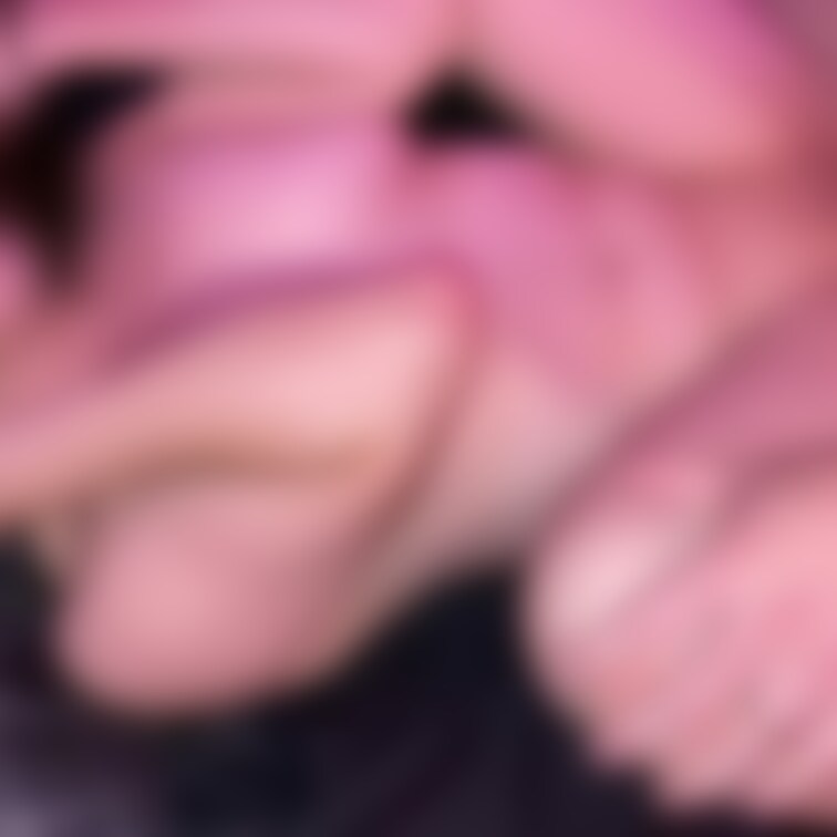 ゆうのマン○に硬くそそり立つチン○を擦り付けてから挿入❤️ ゆうはこの他人棒を気に入ったみたいです。
#人妻
#素人
