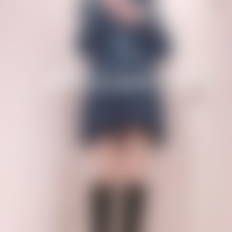 これで近所お散歩しに外に出たら、すごい視線感じるし、濡れてきちゃって太ももべちゃべちゃになってまともに歩けないし寒くて身