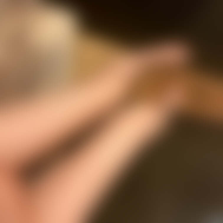 一人称視点脚٩( ᐛ )و
ミニスカートを履いてる想像しながら見ると透視してるみたいに見えてエロいらしい。ほんと？笑