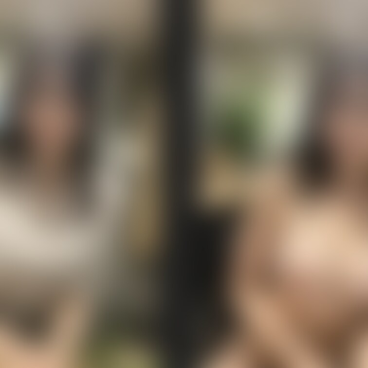 着衣と脱衣を並べた画像です。画像№302